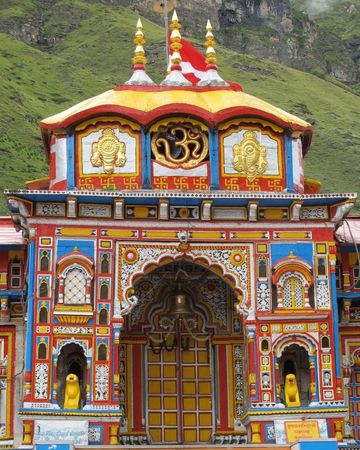 Badrinath Yatra by helicopter